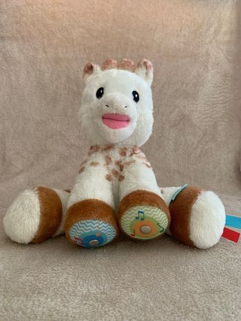 Sophie la Girafe - Peluche Touch and Music Magique 