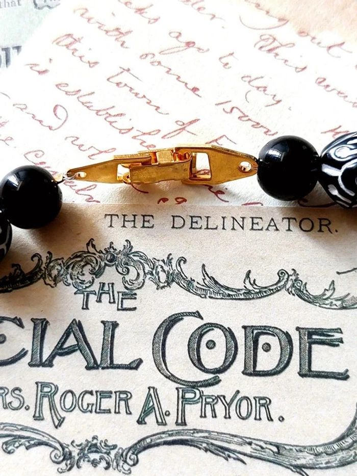 Magnifique collier en perles noires et blanches - photo numéro 3