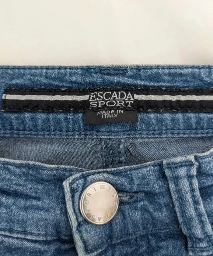 Jean Escada Sport - logo brodé doré - taille 36 - photo numéro 4