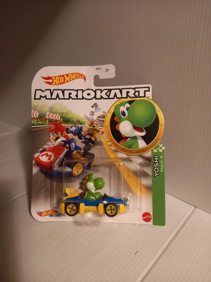 Hotwheel mario kart yoshi Mach 8