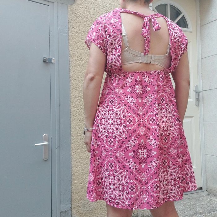 Superbe robe rue des Abesses 36 - photo numéro 3