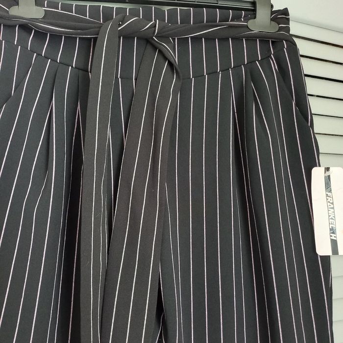 Pantalon noir finement rayé neuf avec étiquette - photo numéro 2
