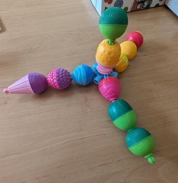 Grosses billes a emboiter 2 ans + oeuf hochet