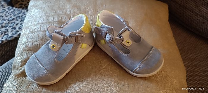Chaussures d'été garçon pointure 20 - photo numéro 2