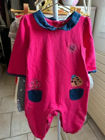 Pyjama ou combinaison sans pieds Orchestra taille 12 mois en parfait état