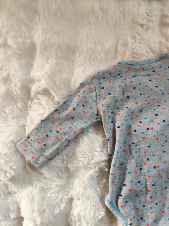 Lot de 2 vêtements bébé en taille 1 mois - photo numéro 5