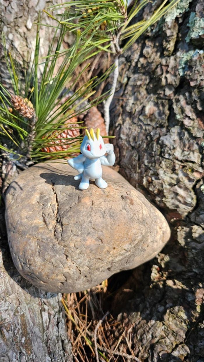 Super figurine Pokemon Nintendo machoc - photo numéro 3