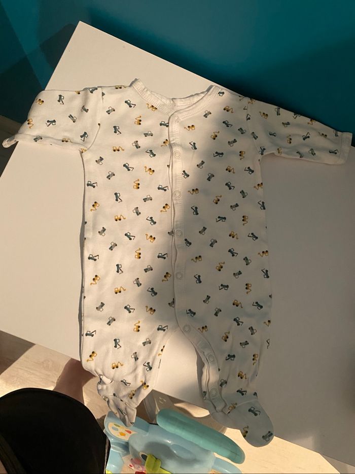 Lots pyjamas 1 MOIS - photo numéro 4
