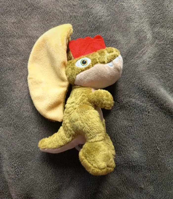 Petit dinosaure en peluche Jurassic World