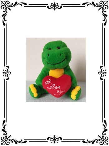 Peluche dinosaure assis.