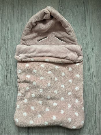 Nid d’ange polaire rose nouveau-né – passe-sangle, motif cœur