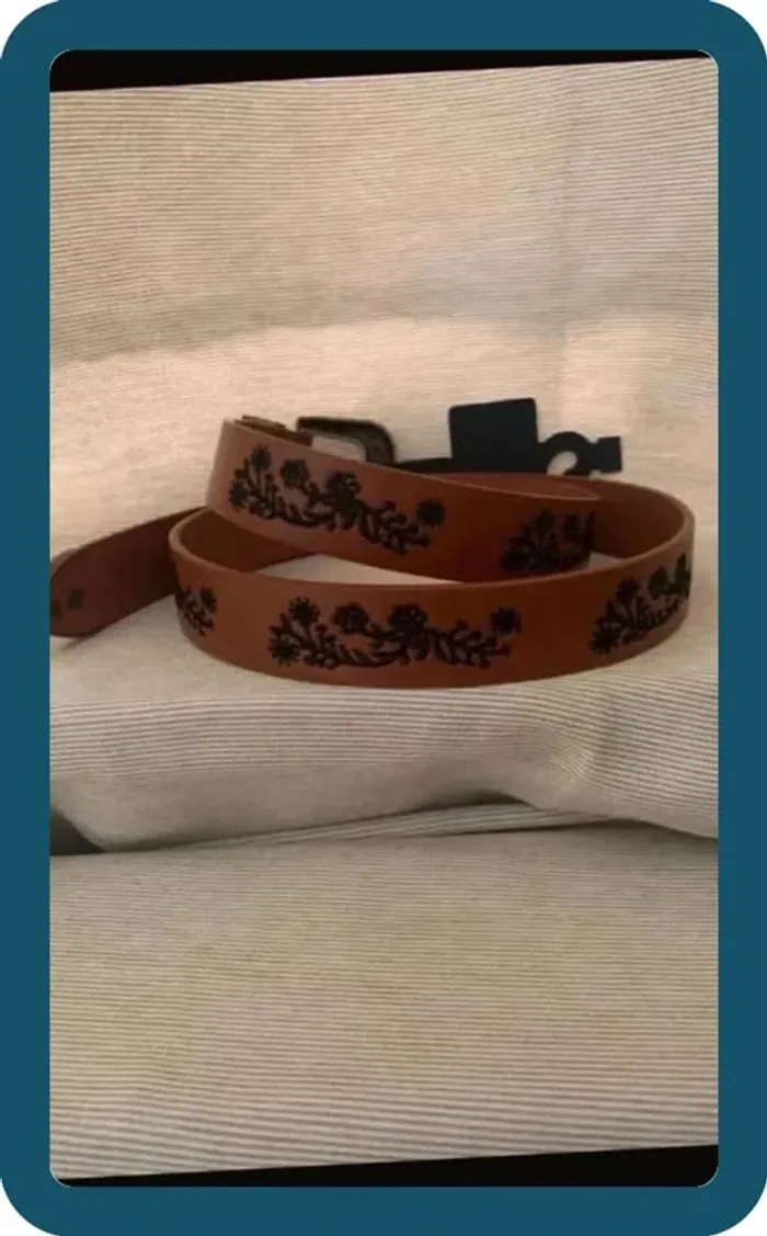 Très jolie Ceinture Camel avec broderies 90 cm Veritas - photo numéro 4