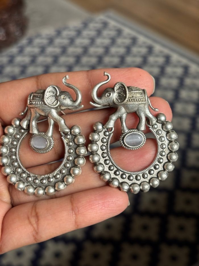 Boucles d’oreilles éléphant en métal argenté vieilli - photo numéro 3