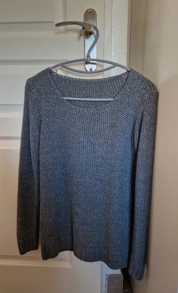 Pull en crochet gris et paillettes doré / argent
