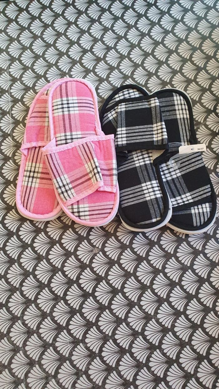 2 paire de chaussons claquettes taille 36-37