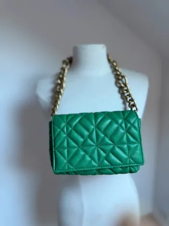 Superbe sac matelassé simili cuir vert Zara état neuf 🌸