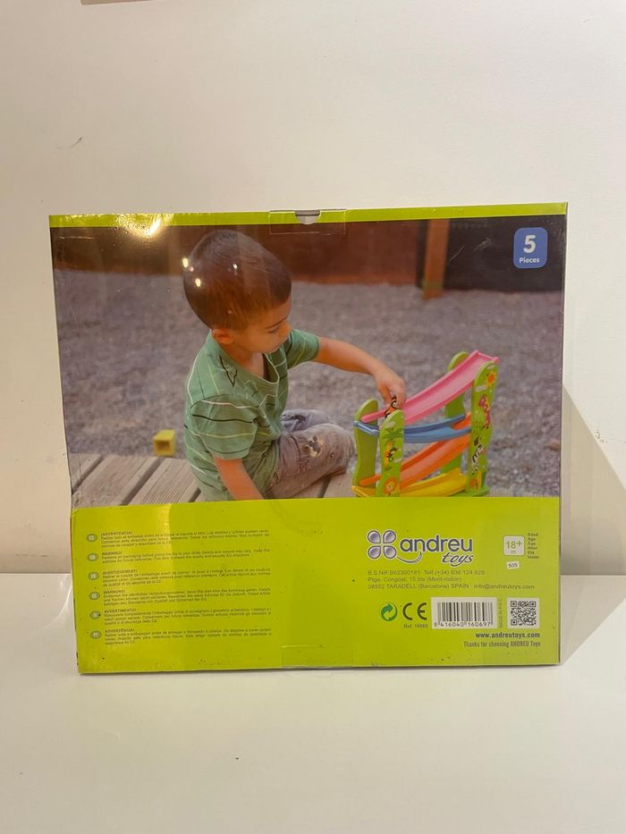 Circuit voiture, neuf, 18 mois