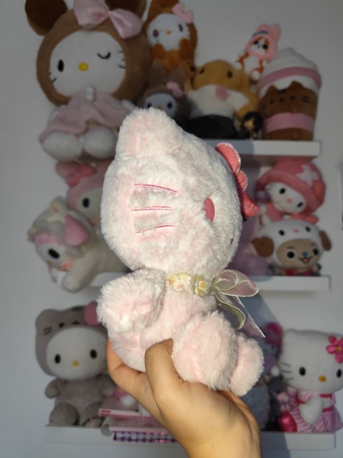 peluche doudou hello kitty sanrio 2019 rose fluffy fleur de cerisier Sakura cute coquette kawaii - photo numéro 6