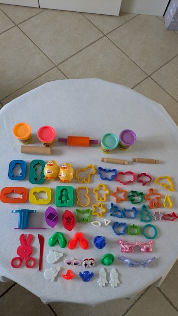 Lot pâte à modeler et accessoires 
