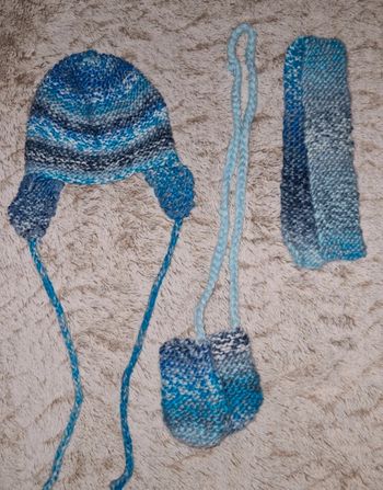 Lot bonnet moufles écharpe fait main
