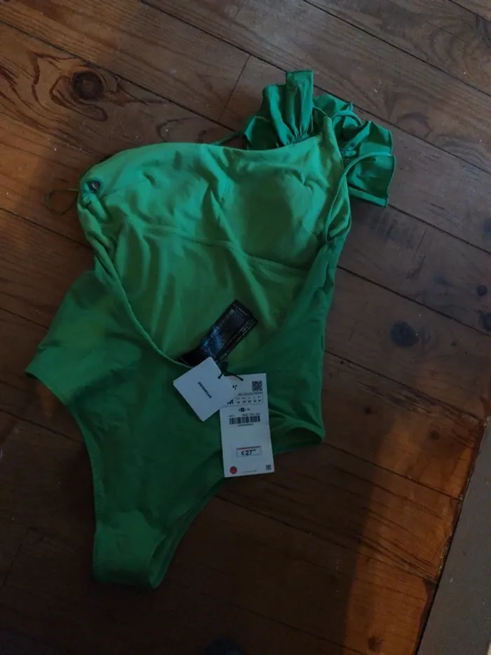 Maillot de bain 1 piece Zara vert avec fleur décorative S - photo numéro 3