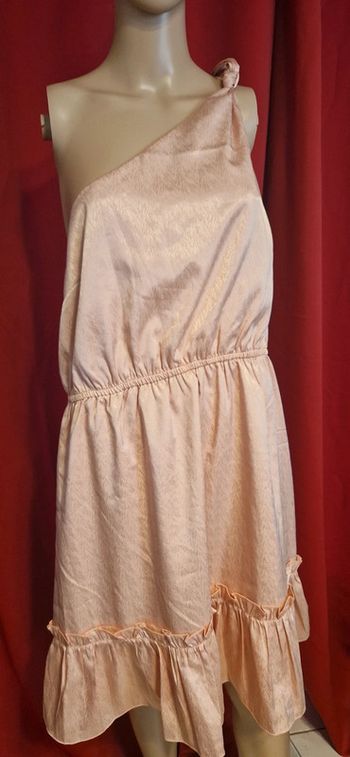 Robe originale rose pâle taille XL 1 épaule nue