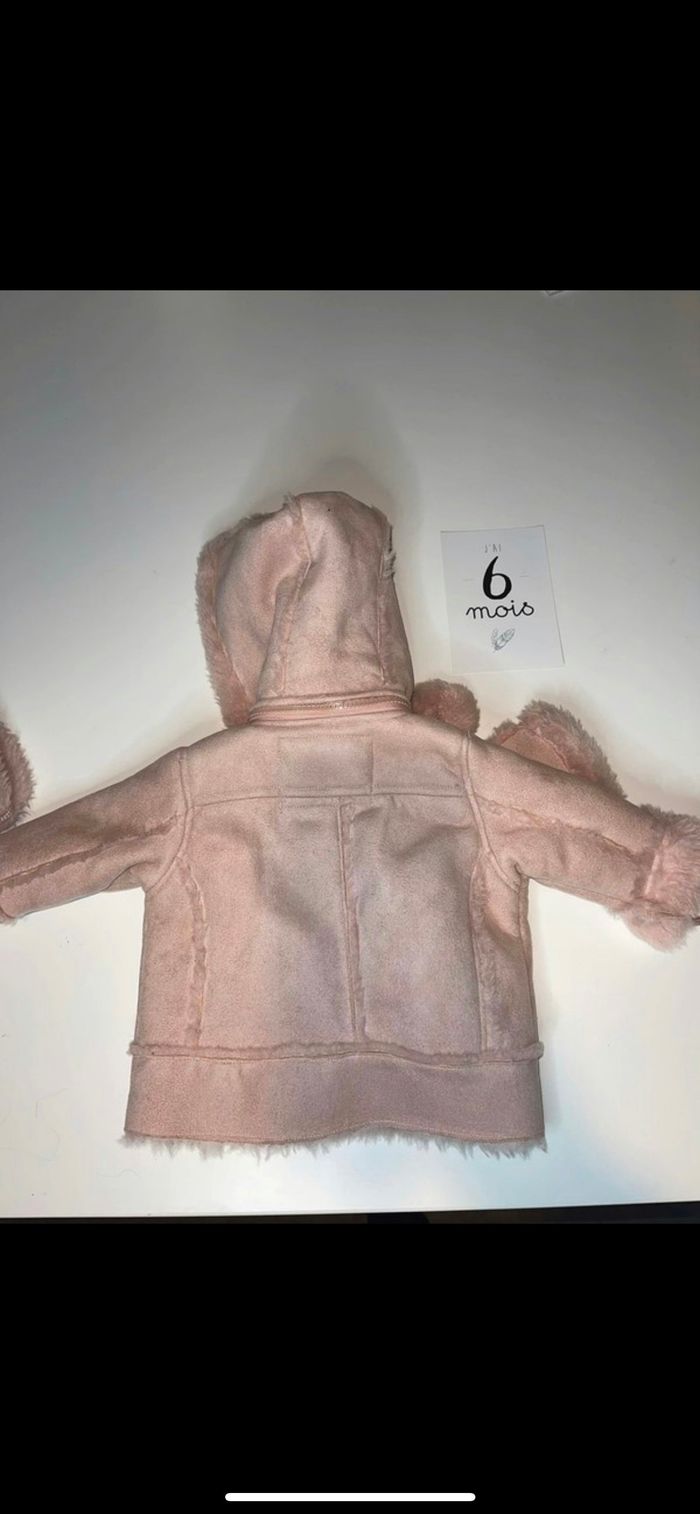 Manteau vieux rose avec capuche + moufle intégré - 6 mois - TBE - photo numéro 4