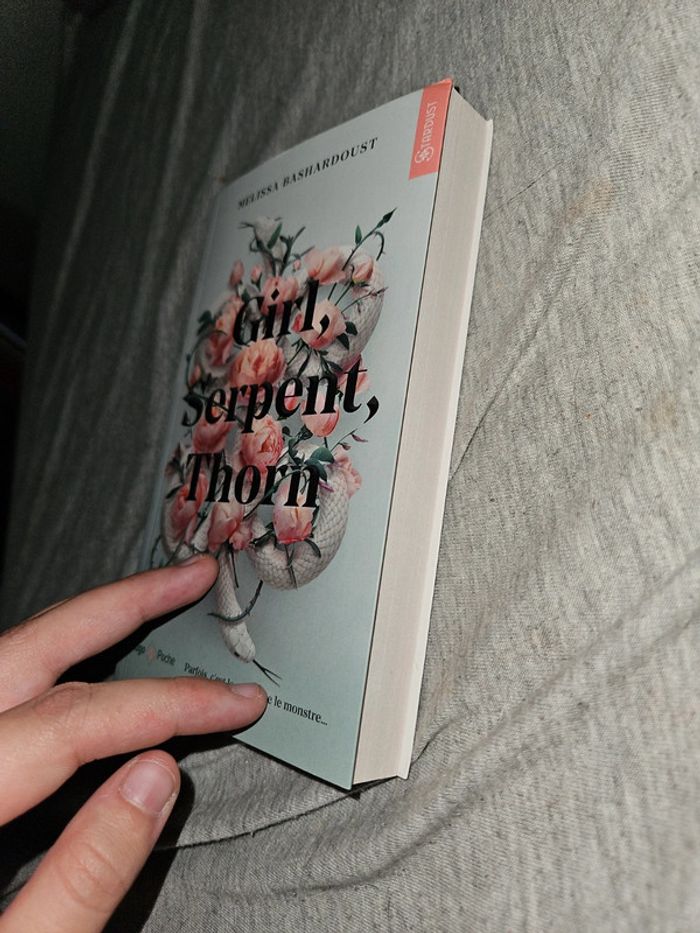 Livre girl, serpent, thorn - photo numéro 5