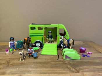Playmobil set 6928 Riding Stables Cavalier avec van et cheval