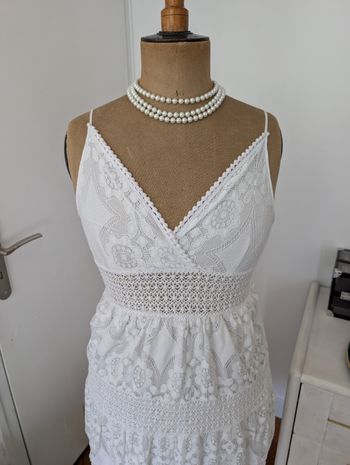 jolie robe en dentelle