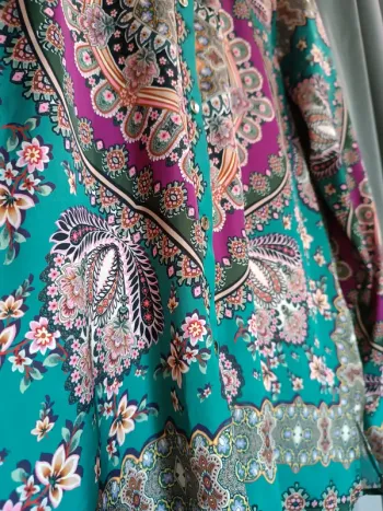Blouse à motifs colorés 🌺 Zara