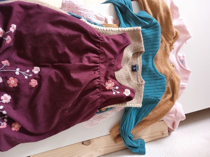 Lot vêtements fille 24 mois - photo numéro 1