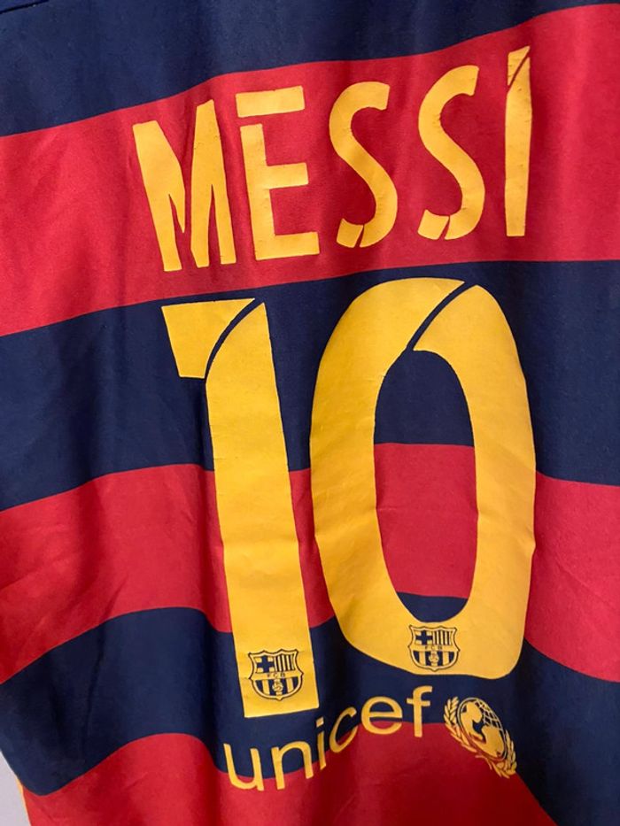 Très jolie t-shirt de foot Barcelone - photo numéro 8