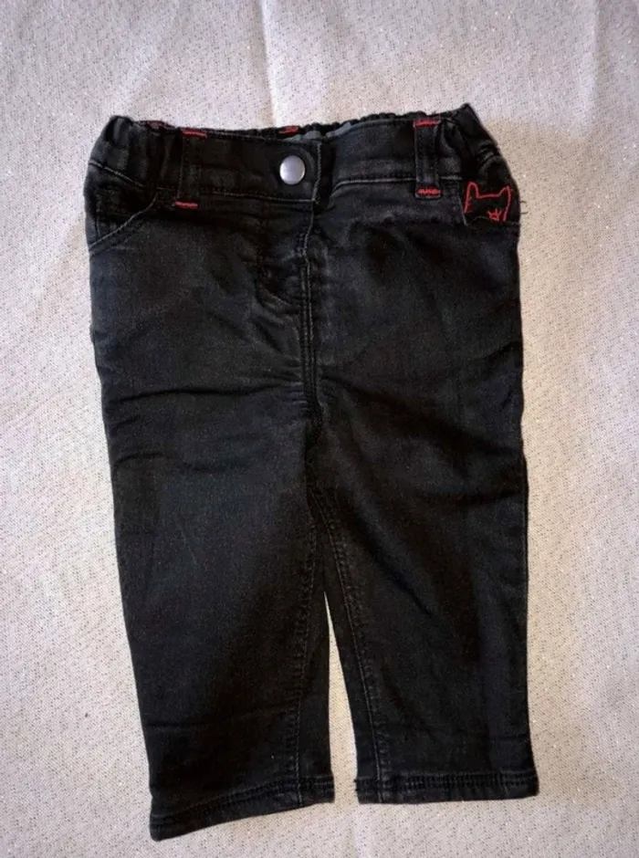 Pantalon style jean 6 mois comme neuf