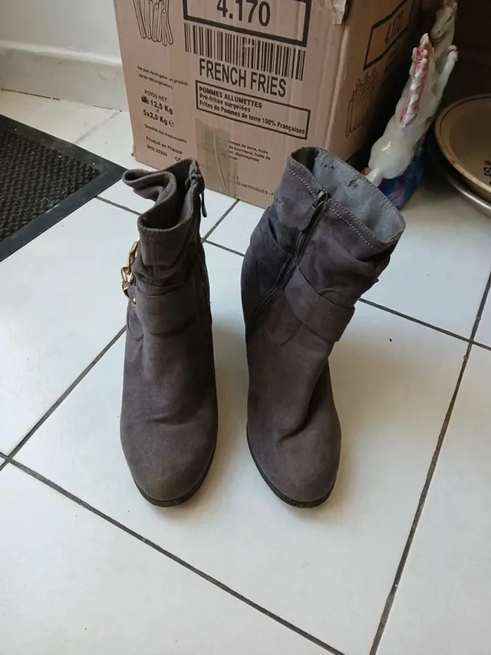 Chaussures/ bottines femme à talon - Taille 37 - photo numéro 2