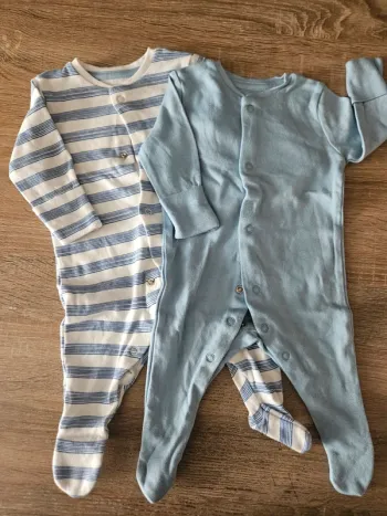 Lot de 2 pyjamas fins taille 0-3mois 🌸