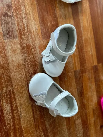 Chaussures, petite fille