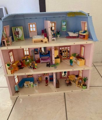Maison playmobil équipée