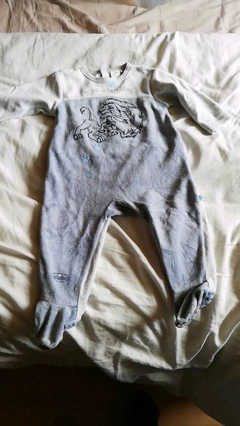 Grenouillère taille 9 mois