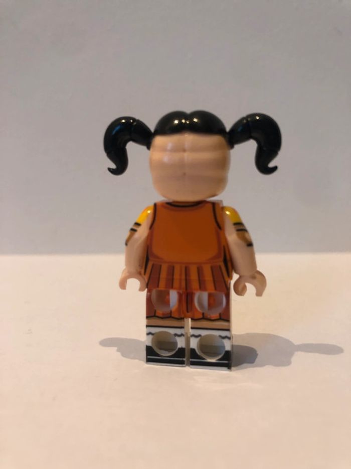 type lego Lady Robot. Squid Game - photo numéro 3