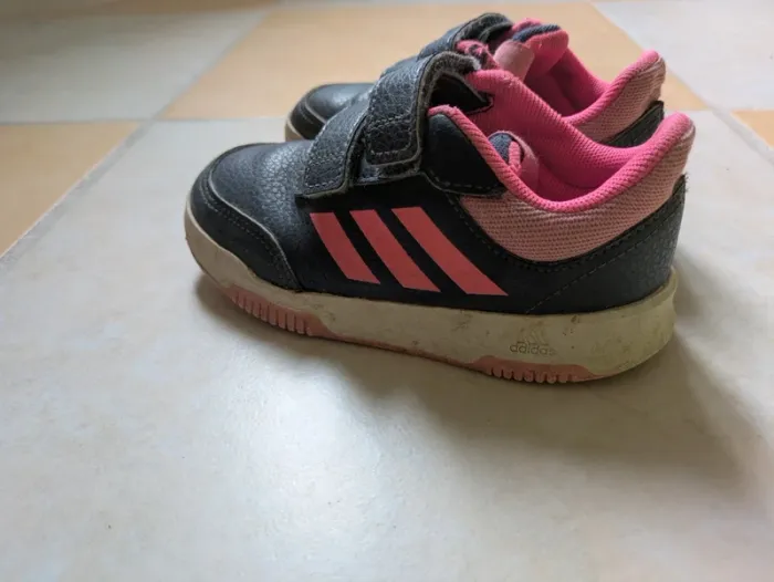 Paire de baskets adidas 26 avec scratch - photo numéro 5