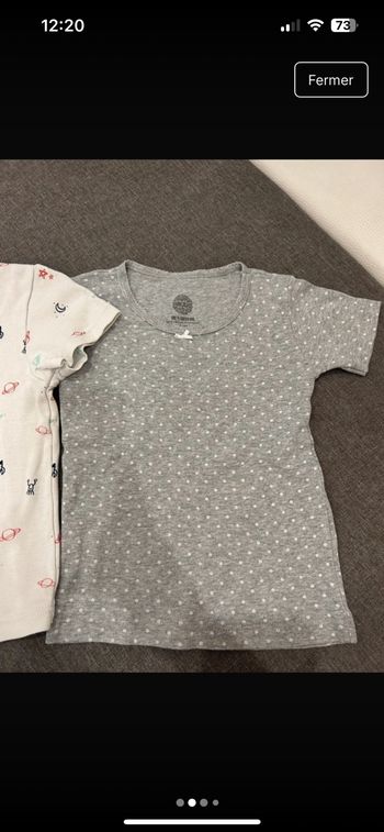 Lot 2 t-shirt blanc et gris 4/5 ans en bon état