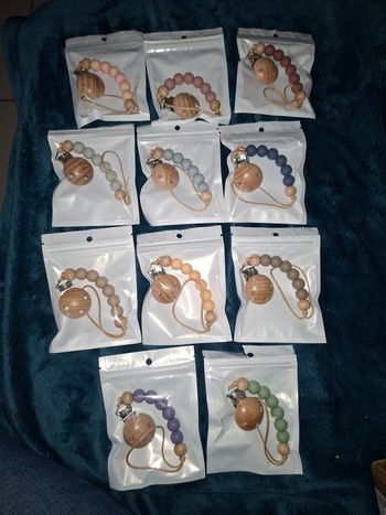 Attaches tétines neuve dans l'emballage fait main