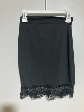 Fond de jupe noir dentelle – Taille 36 – Anti-transparence
