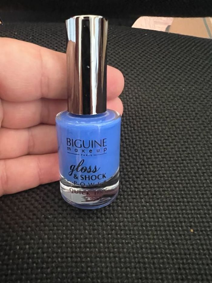 Vernis bleu