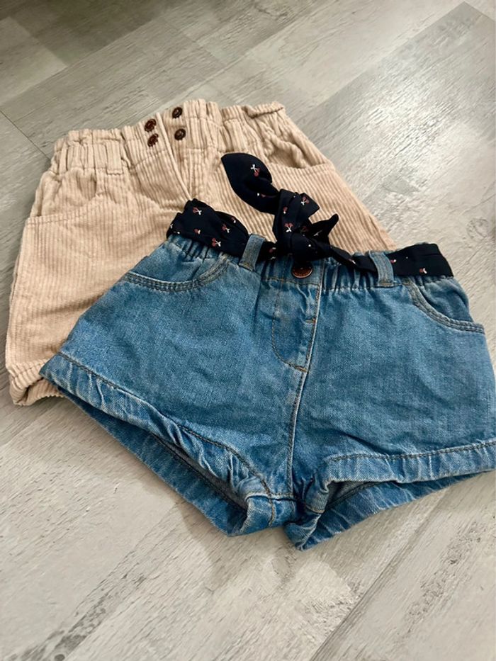 Lot de deux shorts.