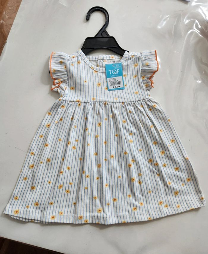 Jolie robe taille 6 mois