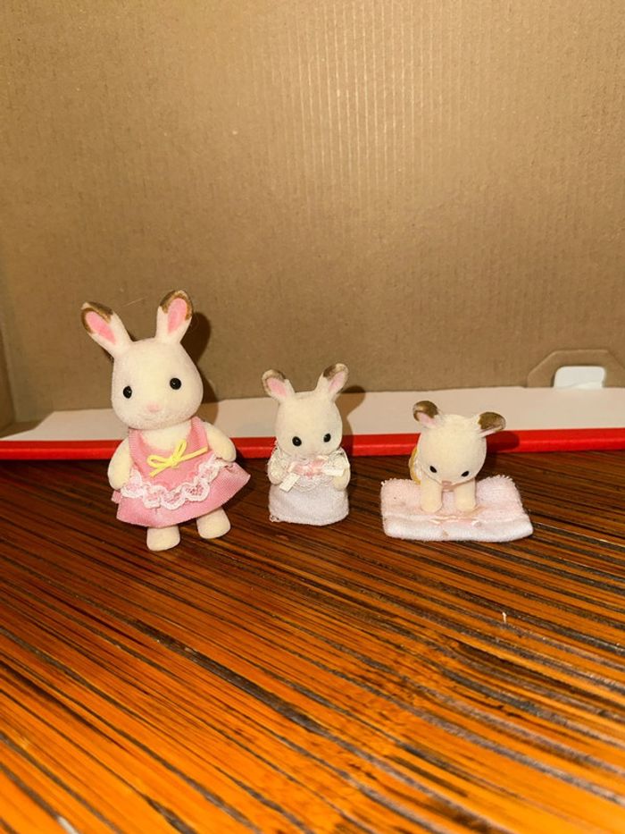 Lot de 3 bébés et enfants + panier  Lapin Sylvanian Families