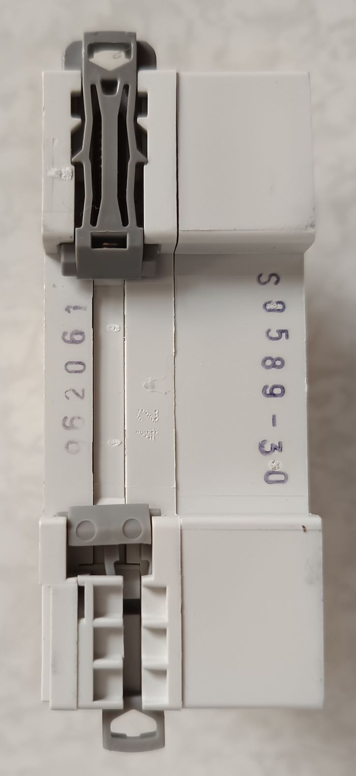 Disjoncteur différentiel DX3 vis U+N 230V C20/F 30mA courbe C 2 réf.410754 - photo numéro 2