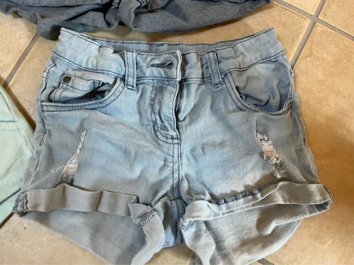 Lot 4 shorts 8 / 10 ans - photo numéro 2